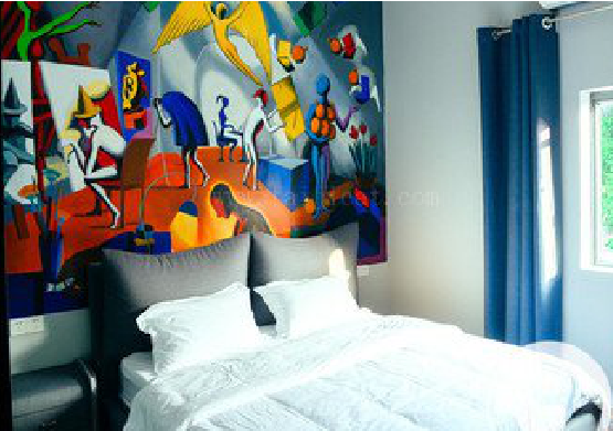  汤阴对于酒店的墙体彩绘而言更注重哪些方面？